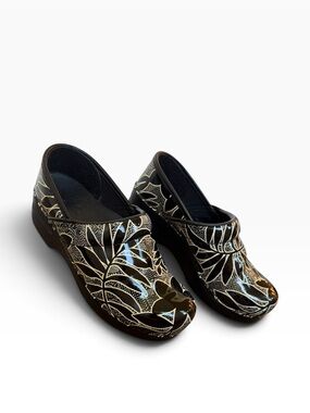 Dansko Patent Leather Botanical Floral Whimsigoth Dark Boho Nursing Clogs Sz 37